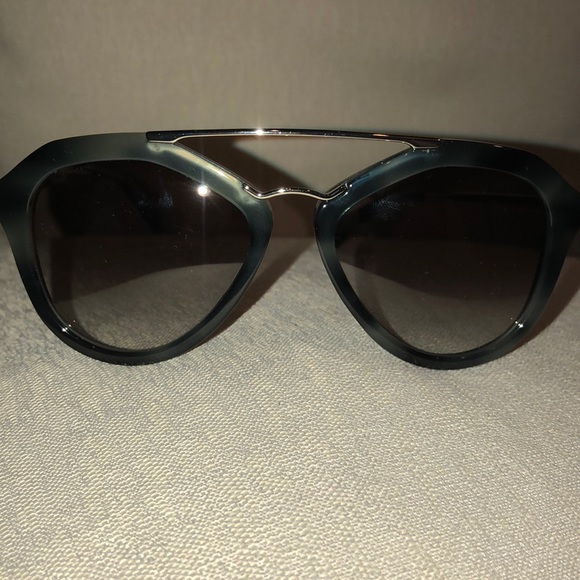 Prada sunglasses - Picture 1 of 6